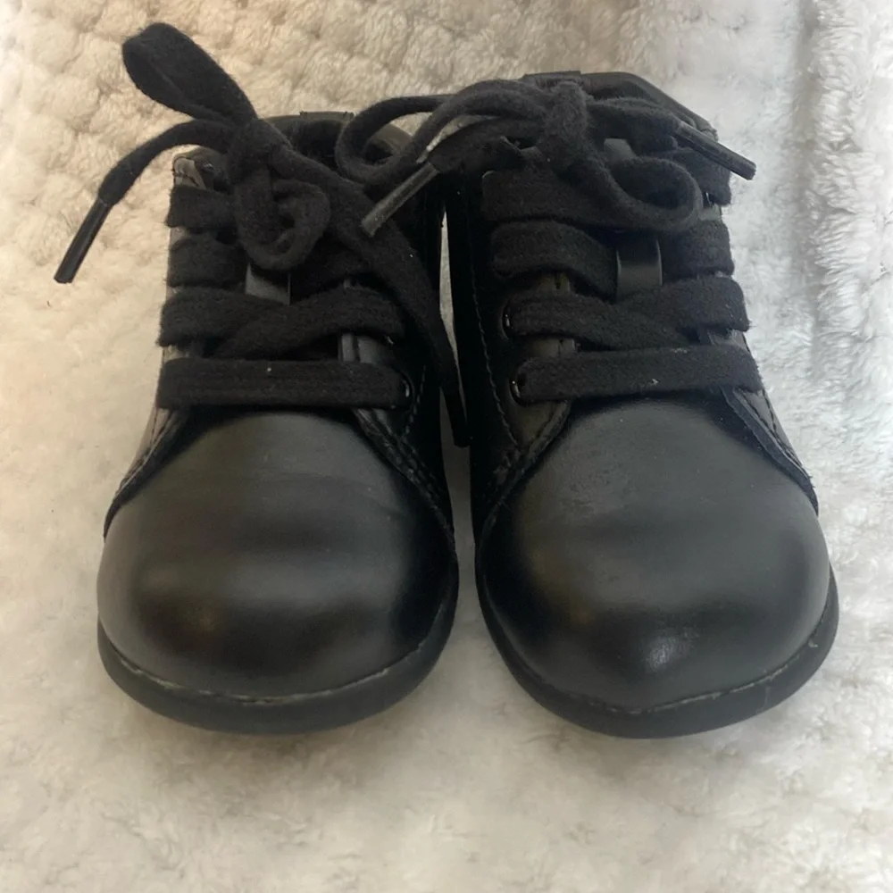 Stride rite leather baby shoes